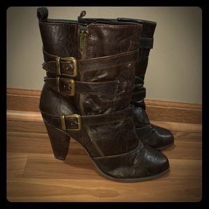 Cute Heeled Boot with Buckles!